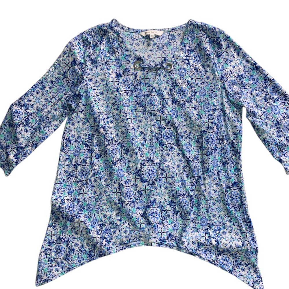 Elegant Blue Blouse with Lace Trim and V-Neck